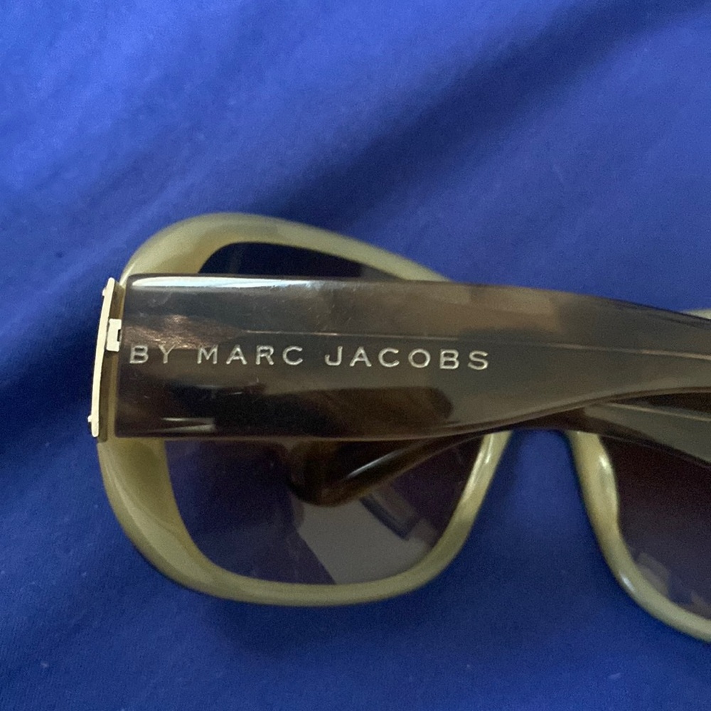 Like New, never worn (by me) Marc Jacobs sunglasses